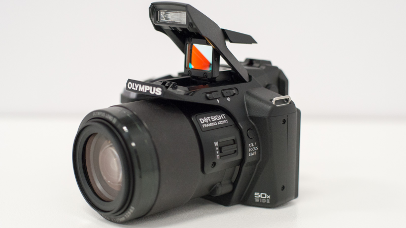Illustration for article titled Olympus integra punto de mira a la SP-100, su nueva cámara super-zoom